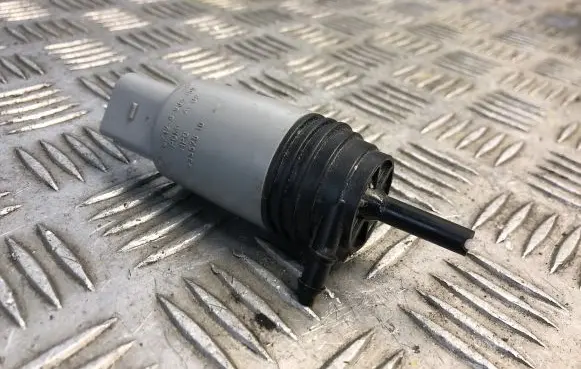 BMW 3 E90 E91 Windscreen/windshield washer pump 6934159
