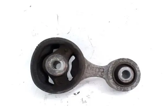 Honda CR-V Engine mount bracket
