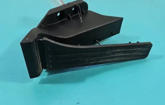Mercedes-Benz E W212 Accelerator throttle pedal A2223001000 IMPRK1488951
