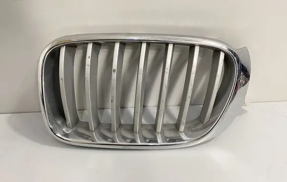 BMW X3 F25 Front bumper upper radiator grill 7237421