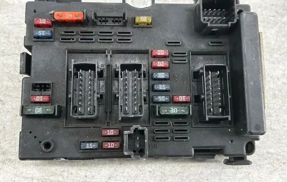 Citroen C4 I Picasso Fuse module 9650664080 32904054