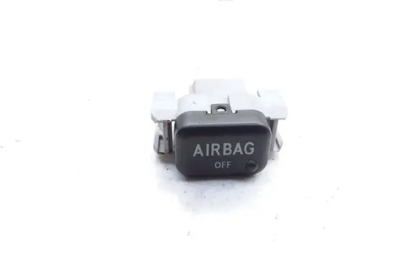 Passenger airbag on/off switch