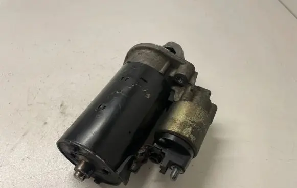 Mercedes-Benz E W211 Starter motor A0051516601 0001101253