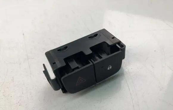 Dacia Sandero Hazard light switch E3160101