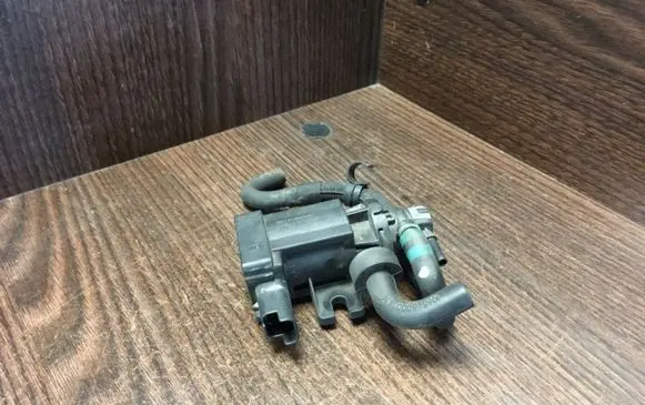 Citroen Berlingo Turbo solenoid valve 9674084680