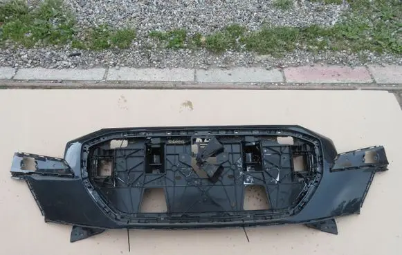 Audi Q4 Sportback e-tron Front bumper upper radiator grill 714