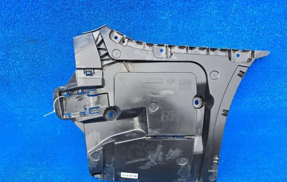 BMW 5 G30 G31 G38 Rear bumper mounting bracket 7387316