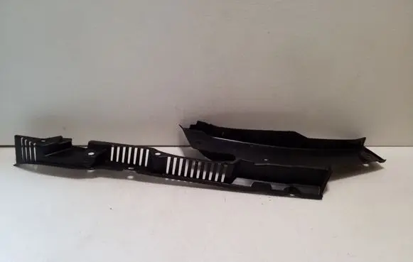 Volvo XC60 Fender end trim 32216109