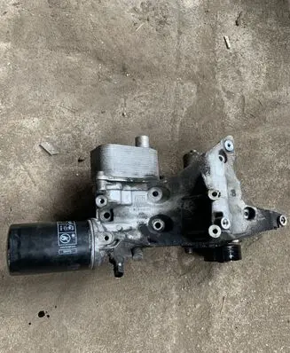 Volkswagen Beetle A5 Oil filter mounting bracket