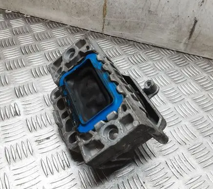 Volkswagen Golf Plus Engine mounting bracket