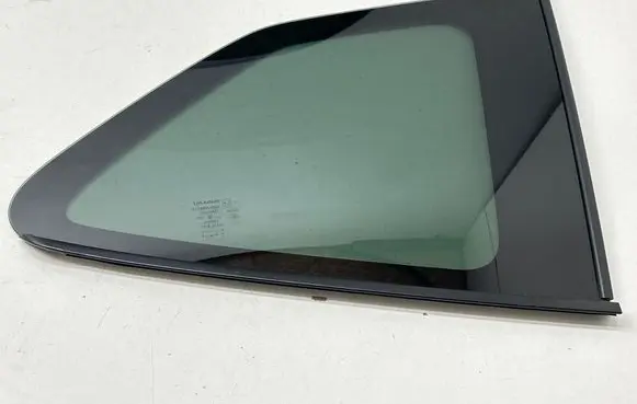 Subaru Forester SK Rear side window 43R006714 DOT44M262 A002343