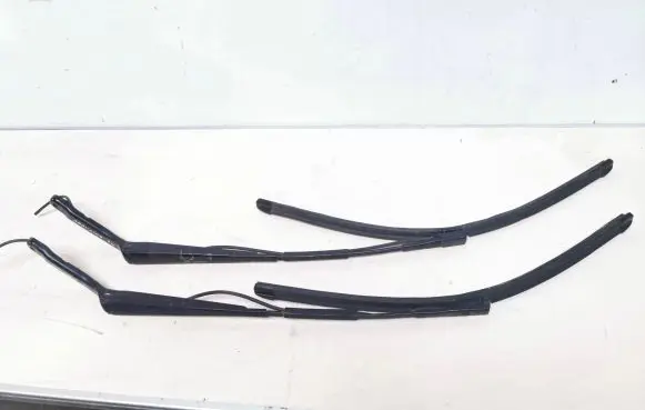 Mercedes-Benz Sprinter W907 W910 Front wiper blade arm A9108205600 A9108205700