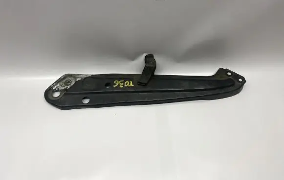 Volkswagen Jetta VII Other engine bay part 17A805932A