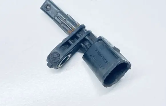 Volkswagen PASSAT B6 ABS brake wheel speed sensor 7H0927804