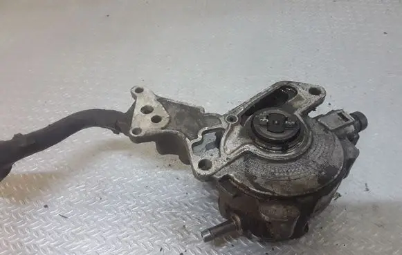 Volkswagen Golf Plus Vacuum pump 038145209N