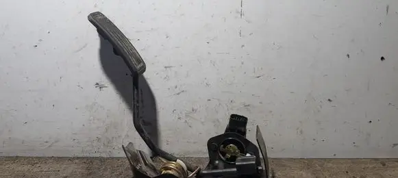 Toyota Avensis T250 Accelerator throttle pedal