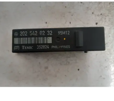 Mercedes-Benz C W202 Other control units/modules 2025420232 352824 95M12