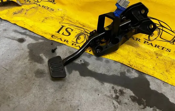Ford Mustang VI Brake pedal FR3C-2D094-AD FR3C2D094AD