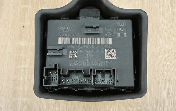 Audi Q3 F3 Door control unit/module 5Q0959595K