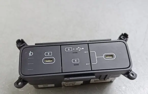 Hyundai Santa Fe V MX5 USB socket connector 961A0P6000