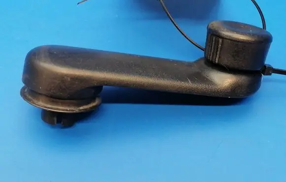 Opel Vivaro Front door window winding handle 7700811387