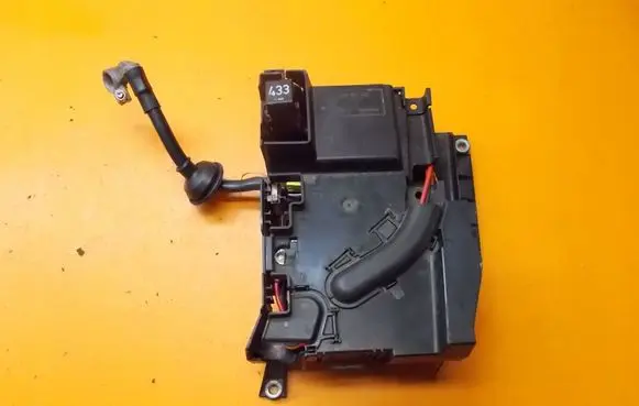 Porsche Cayenne (9PA) Fuse box cover 7L0937548