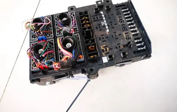 Chrysler Town & Country III Fuse box set p04707995af