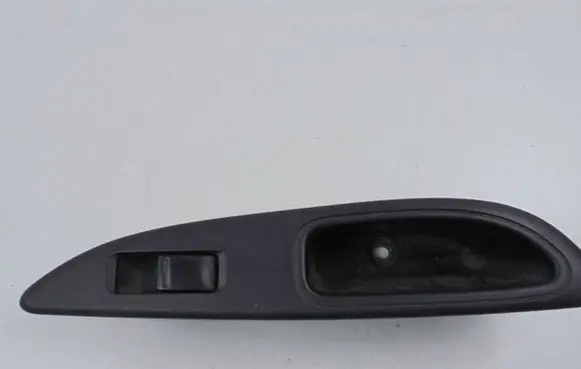 Nissan Primera Electric window control switch 82961AV760