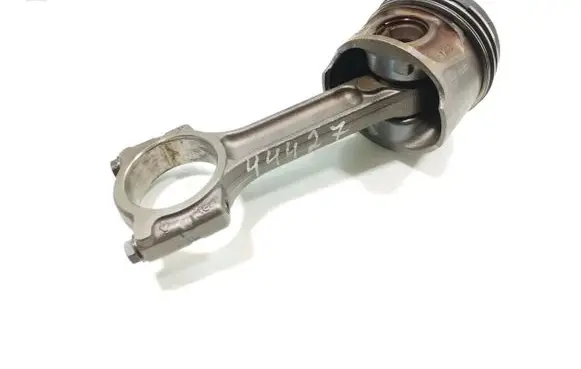 Nissan Qashqai Piston with connecting rod 