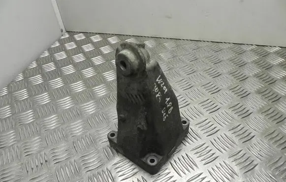 Mercedes-Benz C AMG W204 Engine mounting bracket A2712231804 VD12058