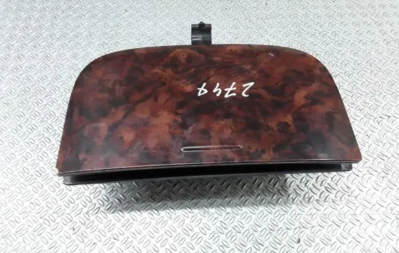 Cup holder front