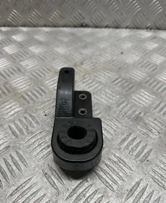 Opel Astra K Radiator mount bracket 39162457 668437546