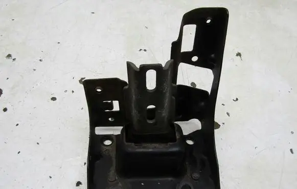Opel Crossland X Gearbox mounting bracket 9810216980