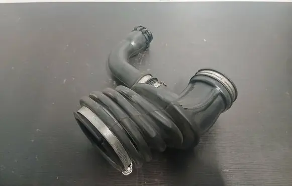 Volvo V70 Air intake hose/pipe 72100865