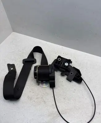 Rear seatbelt