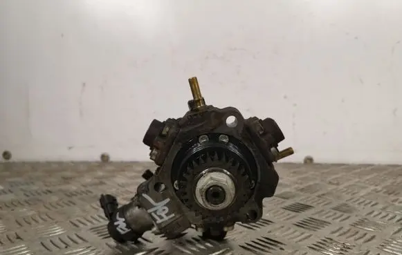 Nissan X-Trail T31 Fuel injection high pressure pump 0445010170