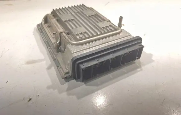BMW 5 F10 F11 Engine control unit/module 7633374