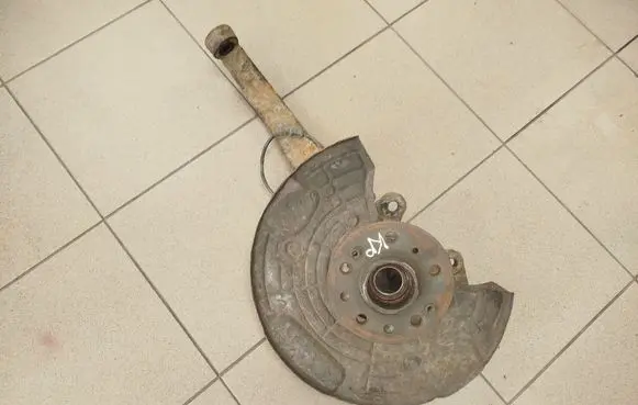 Front wheel hub