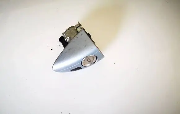 Mercedes-Benz B W245 Front door lock (next to the handle) 