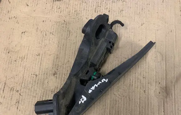 Volkswagen Touran I Accelerator throttle pedal 1T1723503H 6PV00868901 031107