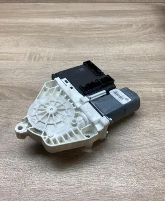 Volkswagen PASSAT CC Front door window regulator motor 3C0959792A 1T0959702AC