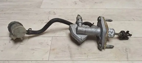 Volkswagen PASSAT B6 Master brake cylinder 