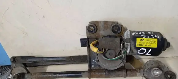 Hyundai Getz Front wiper linkage and motor 981001C100