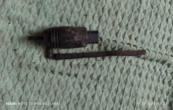 BMW 5 E39 Windscreen/windshield washer pump 23557610 8377612