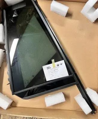 BMW X7 G07 Rear vent window glass 51357444114 7444114