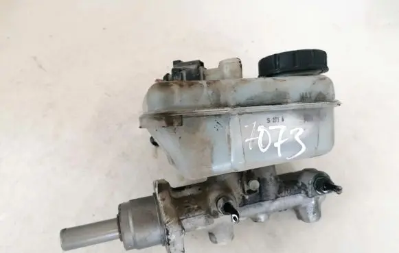 Volkswagen Polo IV 9N3 Master brake cylinder