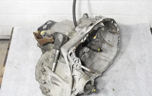 Dacia Sandero Manual 5 speed gearbox 6001547275 320103760R