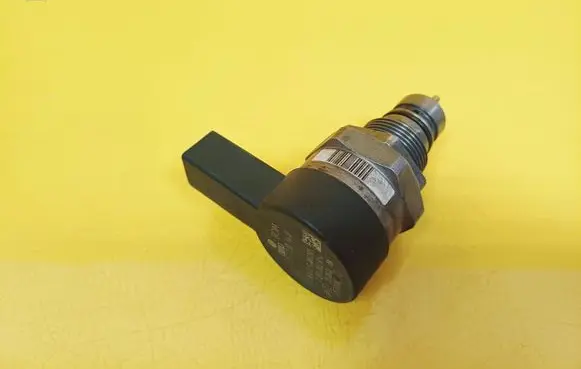 Audi Q7 4L Fuel pressure sensor 0281002854