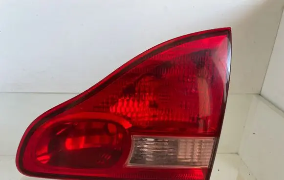 Toyota Avensis Verso Tailgate rear/tail lights