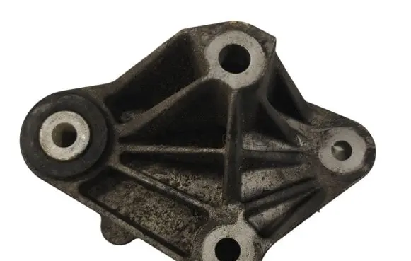 Engine mounting bracket